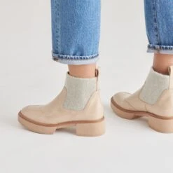 SALINE H2O BOOTIES DUNE CRINKLE PATENT(Saline H2o Booties Dune Crinkle Patent) 4 SALINE H2O BOOTIES DUNE CRINKLE PATENT(Saline H2o Booties Dune Crinkle Patent) -Dolce Vita Sale Store DOLCEVITA BOOTIES SALINE DUNECRINKLEPATENT ONFOOT 02