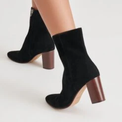 SUZY BOOTIES ONYX SUEDE(Suzy Booties Onyx Suede) 7 SUZY BOOTIES ONYX SUEDE(Suzy Booties Onyx Suede) -Dolce Vita Sale Store DOLCEVITA BOOTIES SUZY ONYXSUEDE ONFOOT 03 1