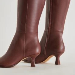 AUGGIE EXTRA WIDE CALF BOOTS CHOCOLATE LEATHER(Auggie Extra Wide Calf Boots Chocolate Leather) -Dolce Vita Sale Store DOLCEVITA BOOTS AUGGIE CHOCOLATELEATHER DETAILS 01 0e2ac0fe 04bc 4fd0 8f28 d2fce918eb8b