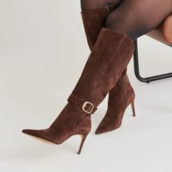KINZY WIDE CALF BOOTS DK BROWN SUEDE(Kinzy Wide Calf Boots Dk Brown Suede) -Dolce Vita Sale Store DOLCEVITA BOOTS KINZYWIDECALF DKBROWNSUEDE ONFOOT 03 1