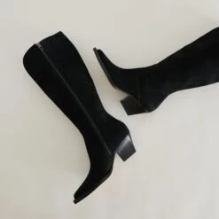 RAJ EXTRA WIDE CALF BOOTS ONYX SUEDE(Raj Extra Wide Calf Boots Onyx Suede) 6 RAJ EXTRA WIDE CALF BOOTS ONYX SUEDE(Raj Extra Wide Calf Boots Onyx Suede) -Dolce Vita Sale Store DOLCEVITA BOOTS RAJ ONYXSUEDE WIDE DETAILS 01 0e291265 a311 43ed 98b8 c6edefdc0769