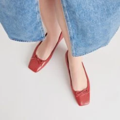 ANISA BALLET FLATS RED CRINKLE PATENT(Anisa Ballet Flats Red Crinkle Patent) -Dolce Vita Sale Store DOLCEVITA FLATS ANISA REDCRINKLEPATENT ONFOOT 02