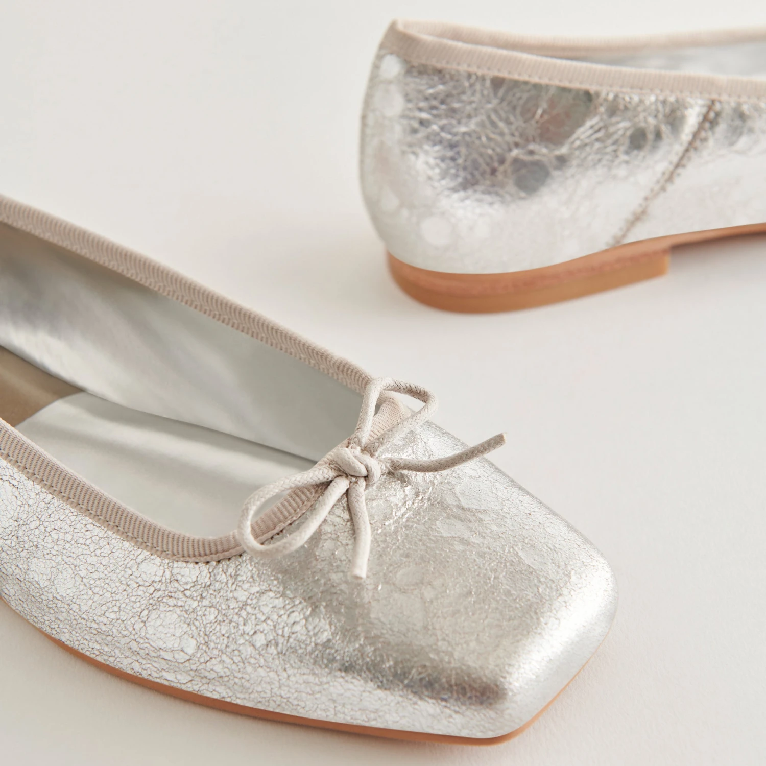 ANISA BALLET FLATS SILVER DISTRESSED LEATHER(Anisa ballet flats silver distressed leather) Dolce Vita ANISA BALLET FLATS SILVER DISTRESSED LEATHER(Anisa Ballet Flats Silver Distressed Leather) -Dolce Vita Sale Store DOLCEVITA FLATS ANISA SILVERDESTRESSEDLEATHER 2