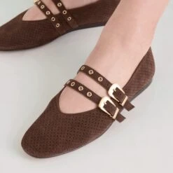 BAYLEE GROMMET BALLET FLATS DK BROWN PERFORATED SUEDE(Baylee Grommet Ballet Flats Dk Brown Perforated Suede) -Dolce Vita Sale Store DOLCEVITA FLATS BAYLEEGROMMET DKBROWNPERFORATEDSUEDE ONFOOT 03