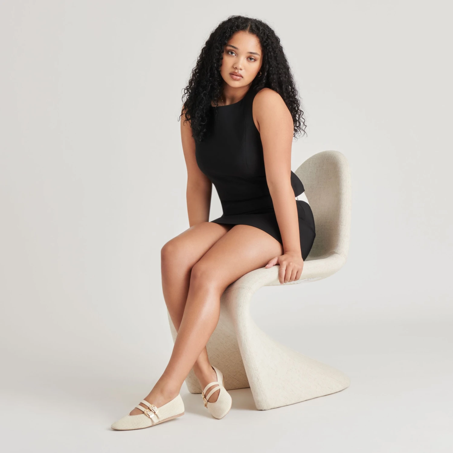 BAYLEE BALLET FLATS BONE PERFORATED SUEDE(Baylee ballet flats bone perforated suede) BAYLEE BALLET FLATS BONE PERFORATED SUEDE(Baylee Ballet Flats Bone Perforated Suede) -Dolce Vita Sale Store DOLCEVITA FLATS BAYLEE BONEPERFORATEDLEATHER ONFOOT 01