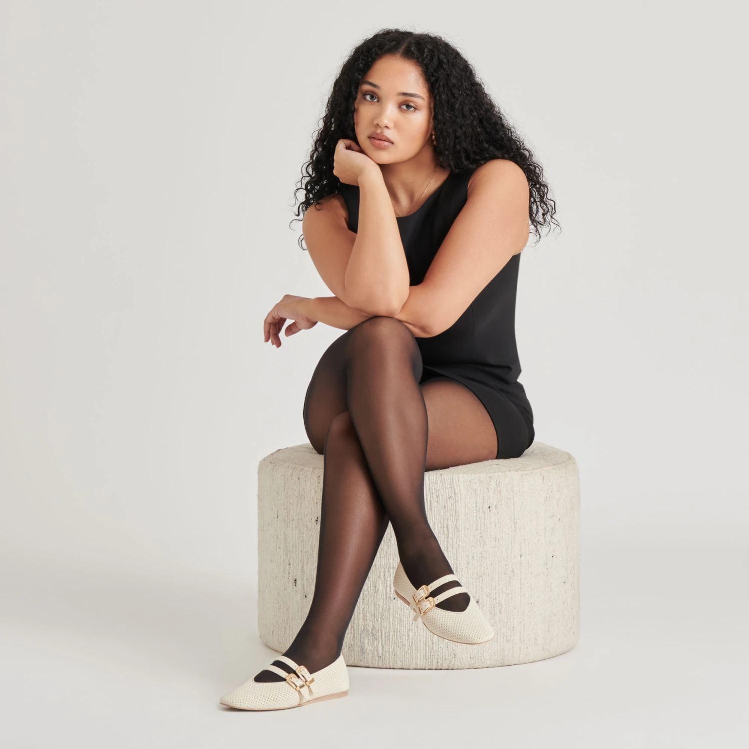 BAYLEE BALLET FLATS BONE PERFORATED SUEDE(Baylee ballet flats bone perforated suede) BAYLEE BALLET FLATS BONE PERFORATED SUEDE(Baylee Ballet Flats Bone Perforated Suede) -Dolce Vita Sale Store DOLCEVITA FLATS BAYLEE BONEPERFORATEDLEATHER ONFOOT 03