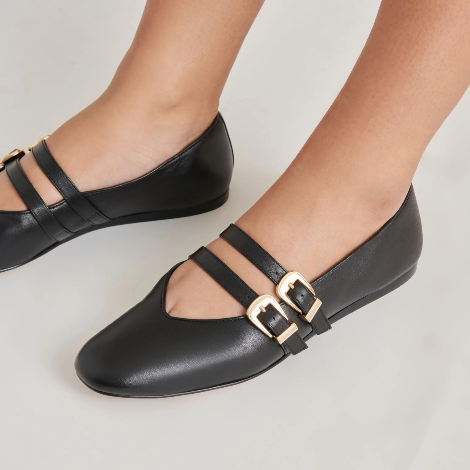 BAYLEE BALLET FLATS BLACK LEATHER(Baylee ballet flats black leather) BAYLEE BALLET FLATS BLACK LEATHER(Baylee Ballet Flats Black Leather) -Dolce Vita Sale Store DOLCEVITA FLATS BAYLEE MIDNIGHTCRINKLEPATENT ONFOOT 02