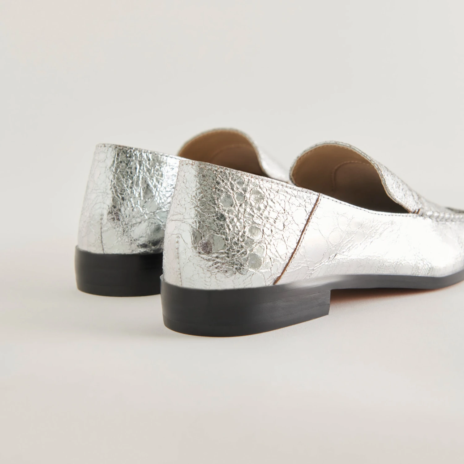 BENY WIDE FLATS SILVER DISTRESSED LEATHER(Beny wide flats silver distressed leather) BENY WIDE FLATS SILVER DISTRESSED LEATHER(Beny Wide Flats Silver Distressed Leather) -Dolce Vita Sale Store DOLCEVITA FLATS BENY SILVERDESTRESSEDLEATHER 4 9574ca0d 988e 4e76 9f88 61b6741c3515