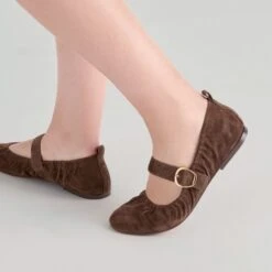 CAELY BALLET FLATS DK BROWN SUEDE(Caely Ballet Flats Dk Brown Suede) 7 CAELY BALLET FLATS DK BROWN SUEDE(Caely Ballet Flats Dk Brown Suede) -Dolce Vita Sale Store DOLCEVITA FLATS CAELY DKBROWNSUEDE ONFOOT 01 1bc30e88 4660 4d88 ba51 c48a1638316d