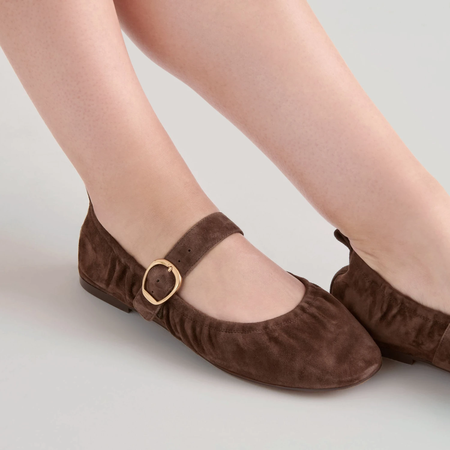 CAELY BALLET FLATS DK BROWN SUEDE(Caely ballet flats dk brown suede) CAELY BALLET FLATS DK BROWN SUEDE(Caely Ballet Flats Dk Brown Suede) -Dolce Vita Sale Store DOLCEVITA FLATS CAELY DKBROWNSUEDE ONFOOT 03 bfcf5ef4 bfa7 4c7e a929 43bcbbf0c0a1