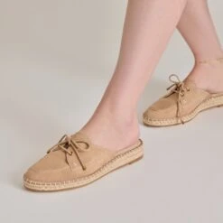 HATIE FLATS BAMBOO SUEDE(Hatie Flats Bamboo Suede) 5 HATIE FLATS BAMBOO SUEDE(Hatie Flats Bamboo Suede) -Dolce Vita Sale Store DOLCEVITA FLATS HATIE BAMBOOSUEDE ONFOOT 01