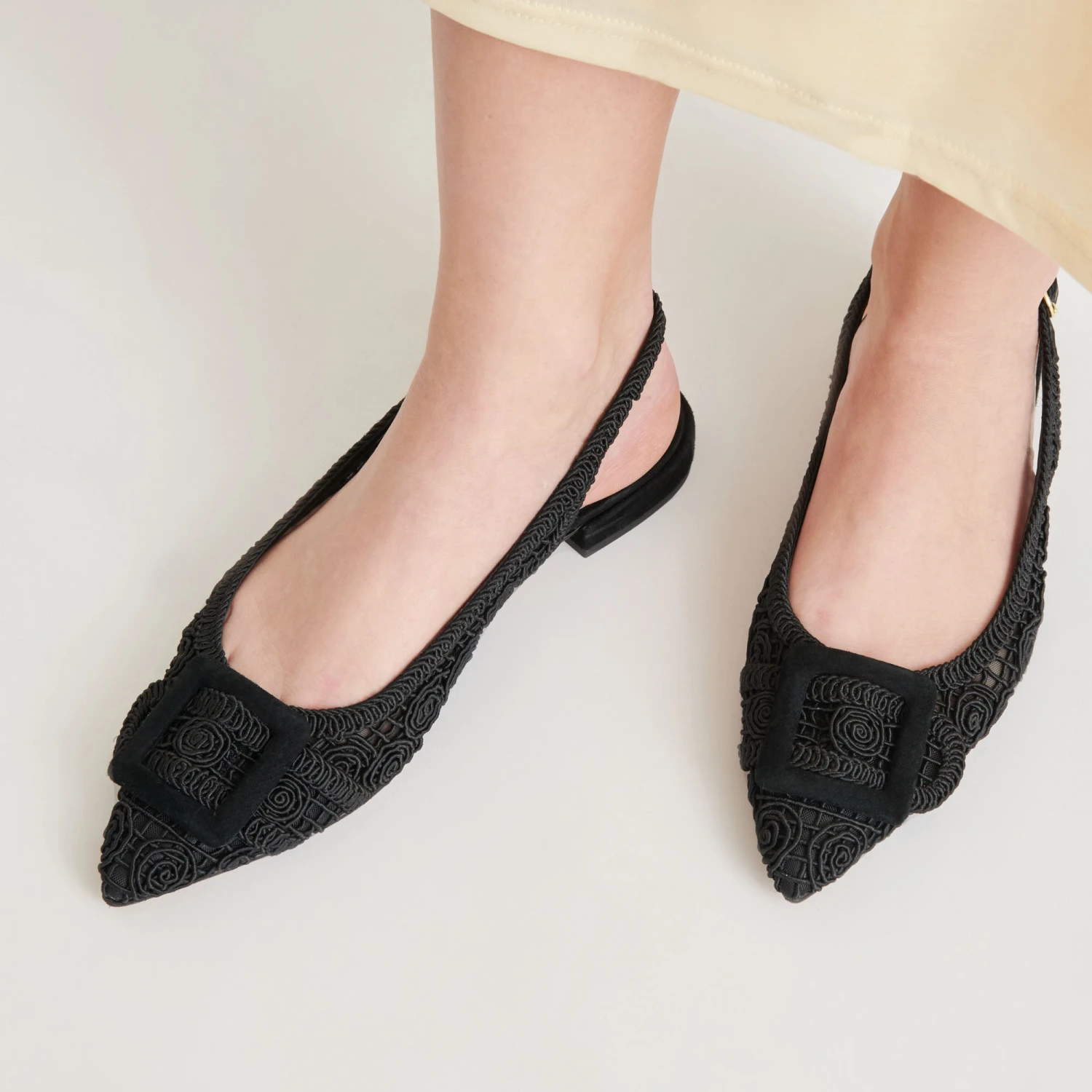 PAULEY FLATS ONYX MACRAME(Pauley flats onyx macrame) PAULEY FLATS ONYX MACRAME(Pauley Flats Onyx Macrame) -Dolce Vita Sale Store DOLCEVITA FLATS PAULEY ONYXMACRAME ONFOOT