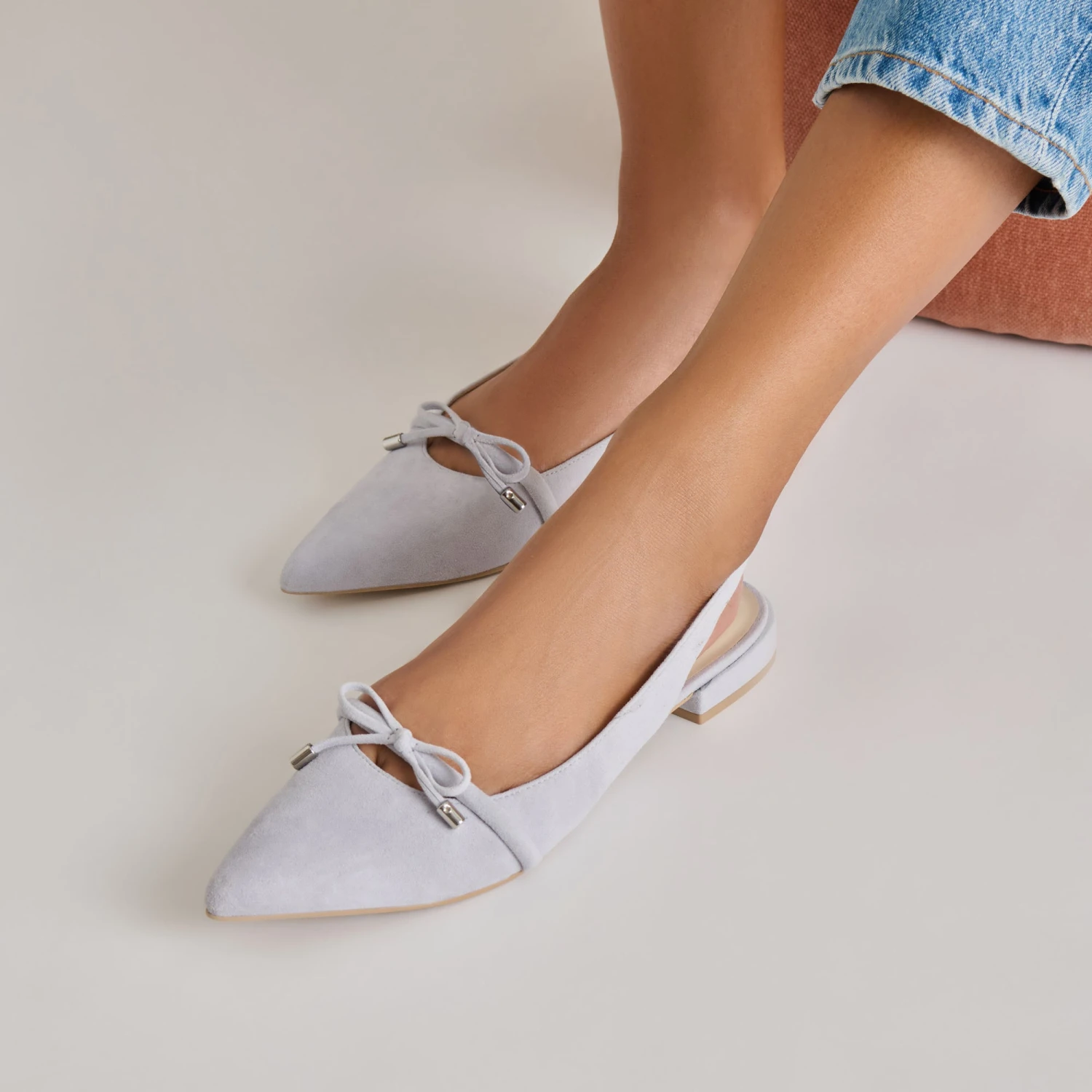 PAYGE FLATS DUSTY BLUE SUEDE(Payge flats dusty blue suede) PAYGE FLATS DUSTY BLUE SUEDE(Payge Flats Dusty Blue Suede) -Dolce Vita Sale Store DOLCEVITA FLATS PAYGE DUSTYBLUESUEDE ONFOOT 02