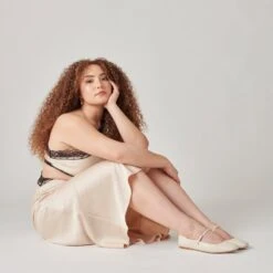 REYES BALLET FLATS IVORY LEATHER(Reyes Flats Ivory Leather) 11 REYES BALLET FLATS IVORY LEATHER(Reyes Flats Ivory Leather) -Dolce Vita Sale Store DOLCEVITA FLATS REYES IVORYLEATHER ONFOOT 1