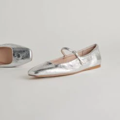REYES BALLET FLATS SILVER DISTRESSED LEATHER(Reyes Flats Silver Distressed Leather) 6 REYES BALLET FLATS SILVER DISTRESSED LEATHER(Reyes Flats Silver Distressed Leather) -Dolce Vita Sale Store DOLCEVITA FLATS REYES SILVERDISTRESSEDLEATHER DETAILS 02