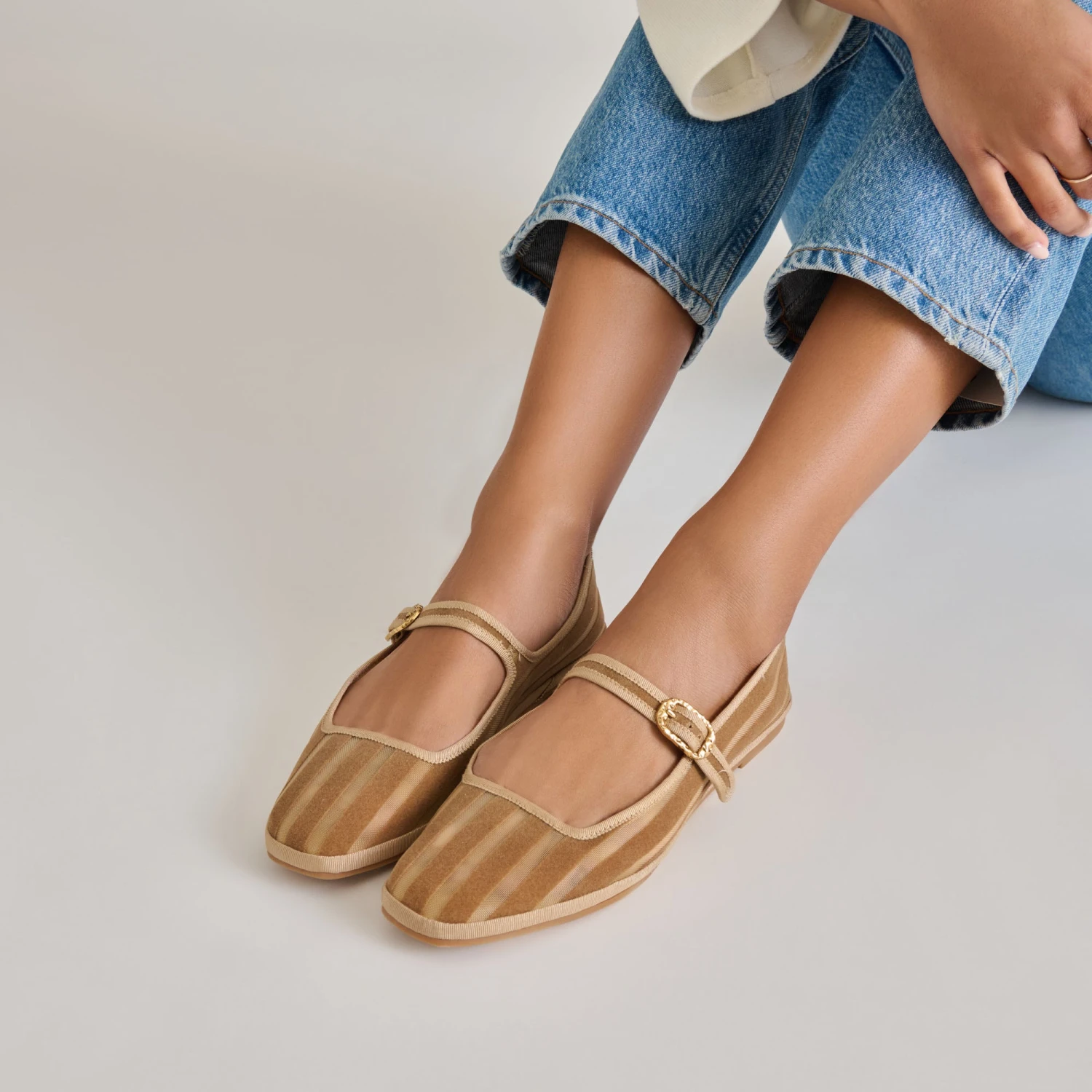 TAMEKA BALLET FLATS TAN STRIPE MESH(Tameka ballet flats tan stripe mesh) TAMEKA BALLET FLATS TAN STRIPE MESH(Tameka Ballet Flats Tan Stripe Mesh) -Dolce Vita Sale Store DOLCEVITA FLATS TAMEKA TANSTRIPEMESH ONFOOT