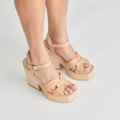 CALE HEELS LT NATURAL RAFFIA(Cale Heels Lt Natural Raffia) -Dolce Vita Sale Store DOLCEVITA HEELS CALE LTNATURALRAFFIA ONFOOT 02