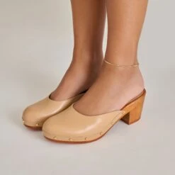 CAMYN HEELS CAFE LEATHER(Camyn Heels Cafe Leather) 5 CAMYN HEELS CAFE LEATHER(Camyn Heels Cafe Leather) -Dolce Vita Sale Store DOLCEVITA HEELS CAMYN CAFELEATHER ONFOOT 03