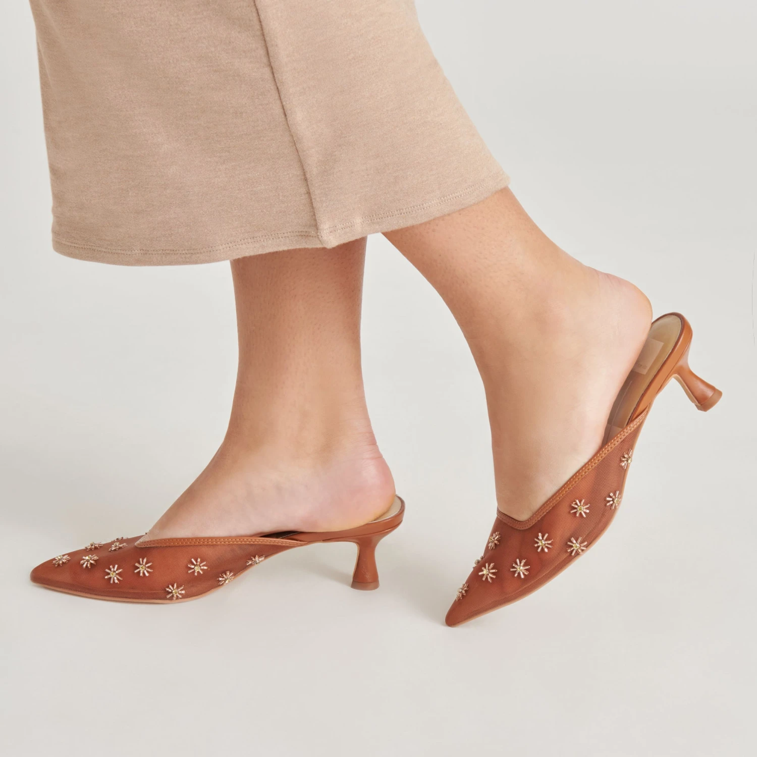 CLARA WIDE HEELS SADDLE MESH(Clara wide heels saddle mesh) CLARA WIDE HEELS SADDLE MESH(Clara Wide Heels Saddle Mesh) -Dolce Vita Sale Store DOLCEVITA HEELS CLARA SADDLEMESH ONFOOT 01
