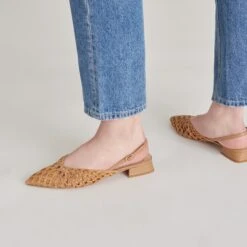 CYNDI FLATS NATURAL WOVEN(Cyndi Flats Natural Woven) -Dolce Vita Sale Store DOLCEVITA HEELS CYNDI NATURALWOVEN ONFOOT 02