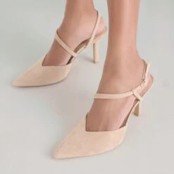 KAMRA HEELS CAMEL SUEDE(Kamra Heels Camel Suede) -Dolce Vita Sale Store DOLCEVITA HEELS KAMRA CAMEL SUEDE ONFOOT 02