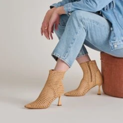 Front Page -Dolce Vita Sale Store DOLCEVITA HEELS LONNI LIGHTTANWOVENLEATHER ONFOOT