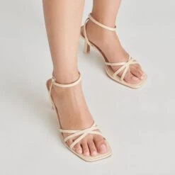 MANJI HEELS BONE PATENT LEATHER(Manji Heels Bone Patent Leather) -Dolce Vita Sale Store DOLCEVITA HEELS MANJI BONEPATENTLEATHER ONFOOT 2