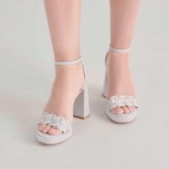 PELTIN HEELS GREY WOVEN RAFFIA(Peltin Heels Grey Woven Raffia) 5 PELTIN HEELS GREY WOVEN RAFFIA(Peltin Heels Grey Woven Raffia) -Dolce Vita Sale Store DOLCEVITA HEELS PELTIN GREYWOVENRAFFIA ONFOOT 01