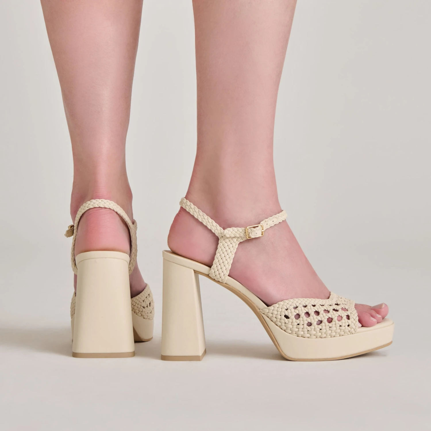 PEYTEN HEELS CREME WOVEN STELLA(Peyten heels creme woven stella) PEYTEN HEELS CREME WOVEN STELLA(Peyten Heels Creme Woven Stella) -Dolce Vita Sale Store DOLCEVITA HEELS PEYTEN CREMEWOVENSTELLA ONFOOT 03
