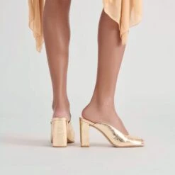 SABELA HEELS GOLD DISTRESSED LEATHER(Sabela Heels Gold Distressed Leather) 5 SABELA HEELS GOLD DISTRESSED LEATHER(Sabela Heels Gold Distressed Leather) -Dolce Vita Sale Store DOLCEVITA HEELS SABELA GOLDDISTRESSEDLEATHER ONFOOT 01