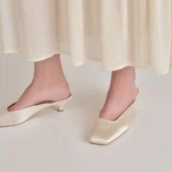 UMARA HEELS IVORY SATIN(Umara Heels Ivory Satin) -Dolce Vita Sale Store DOLCEVITA HEELS UMARA IVORYSATIN ONFOOT01