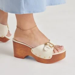 YALAH HEELS OFF WHITE LEATHER(Yalah Heels Off White Leather) -Dolce Vita Sale Store DOLCEVITA HEELS YALAH IVORYLEATHER ONFOOT 02