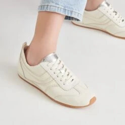 DELANY SNEAKERS OFF WHITE LEATHER(Delany Sneakers Off White Leather) -Dolce Vita Sale Store DOLCEVITA SNEAKERS DELANY OFFWHITELEATHER ONFOOT 02