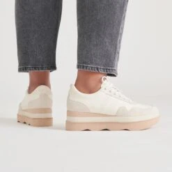 JAYNE SNEAKERS IVORY NUBUCK(Jayne Sneakers Ivory Nubuck) -Dolce Vita Sale Store DOLCEVITA SNEAKERS JAYNE IVORYNUBUCK ONFOOT 02