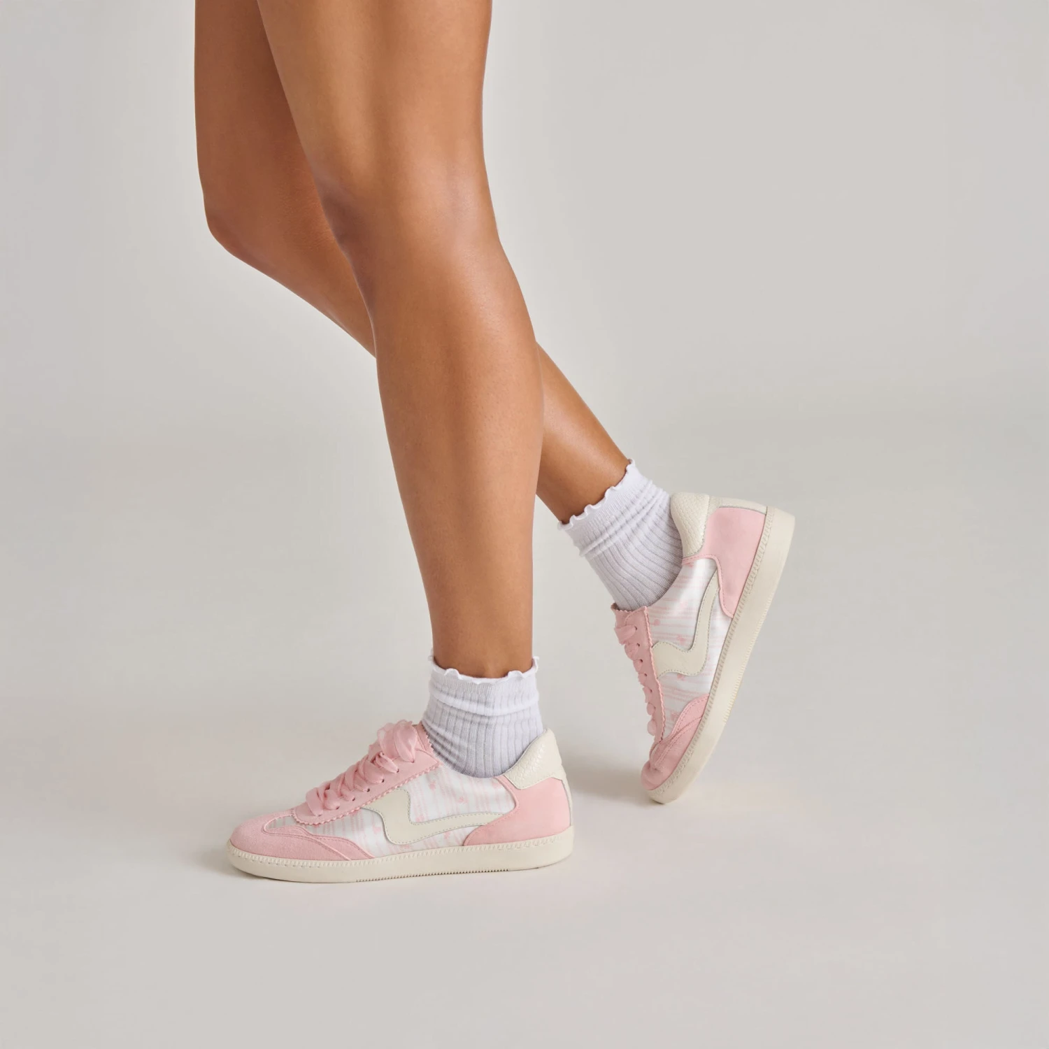 NOTICE X BYRDIE GOLF SNEAKERS PINK FLORAL NYLON(Notice x byrdie golf sneakers pink floral nylon) NOTICE X BYRDIE GOLF SNEAKERS PINK FLORAL NYLON(Notice X Byrdie Golf Sneakers Pink Floral Nylon) -Dolce Vita Sale Store DOLCEVITA SNEAKERS NOTICEBYRDIES PINK FLORAL ONFOOT
