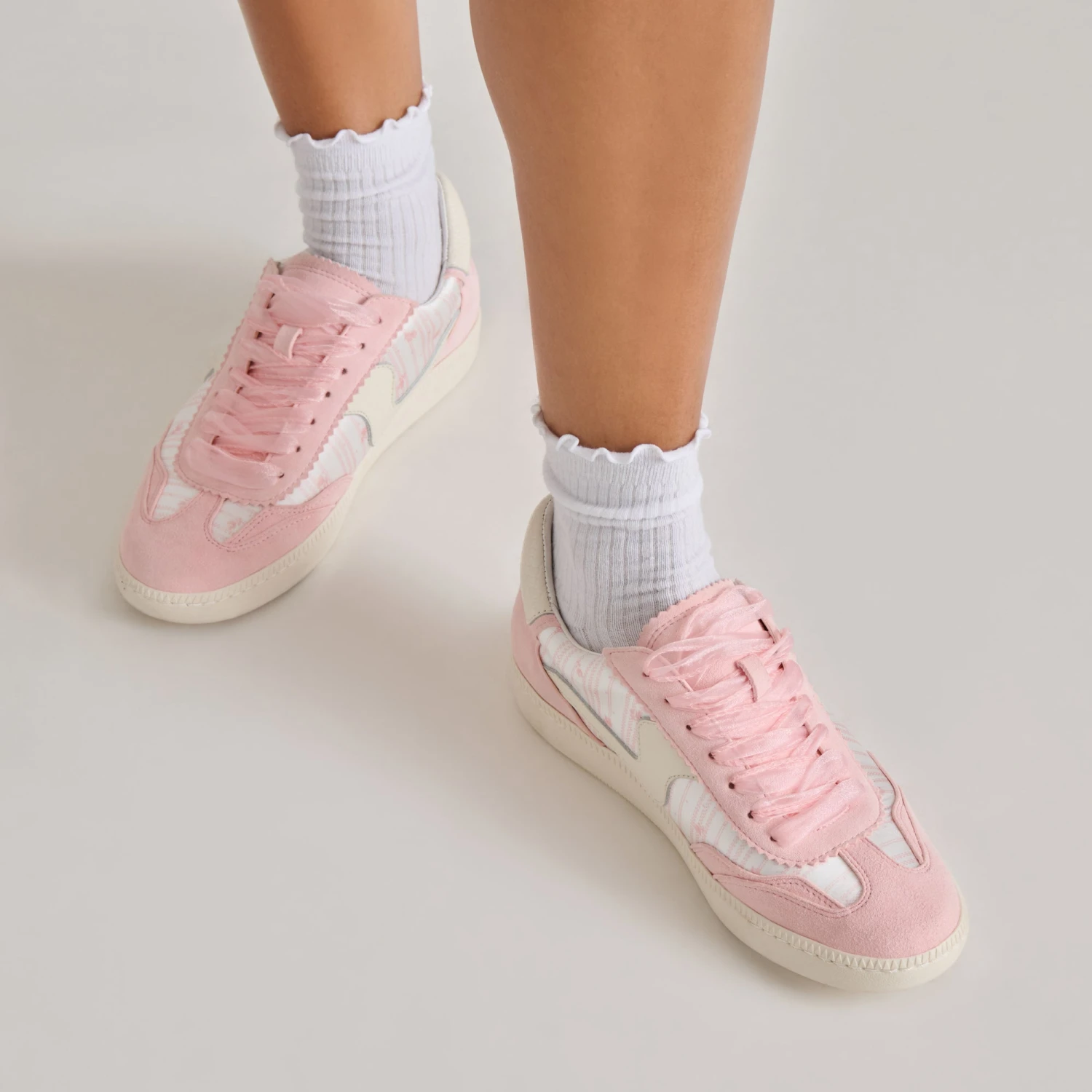 NOTICE X BYRDIE GOLF SNEAKERS PINK FLORAL NYLON(Notice x byrdie golf sneakers pink floral nylon) NOTICE X BYRDIE GOLF SNEAKERS PINK FLORAL NYLON(Notice X Byrdie Golf Sneakers Pink Floral Nylon) -Dolce Vita Sale Store DOLCEVITA SNEAKERS NOTICEBYRDIES PINK FLORAL ONFOOT 04