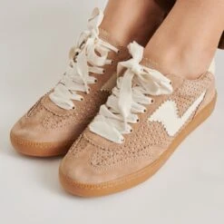 NOTICE EYELET PERF SNEAKERS CAMEL SUEDE(Notice Eyelet Perf Sneakers Camel Suede) -Dolce Vita Sale Store DOLCEVITA SNEAKERS NOTICEEYELETPERF CAMELSUEDE ONFOOT 03