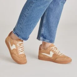 NOTICE SNEAKERS BROWN SUEDE(Notice Sneakers Brown Suede) 7 NOTICE SNEAKERS BROWN SUEDE(Notice Sneakers Brown Suede) -Dolce Vita Sale Store DOLCEVITA SNEAKERS NOTICE BROWNSUEDE ONFOOT 02