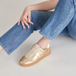 NOTICE SNEAKERS GOLD DISTRESSED LEATHER(Notice Sneakers Gold Distressed Leather) -Dolce Vita Sale Store DOLCEVITA SNEAKERS NOTICE GOLDDISTRESSEDLEATHER ONFOOT 01