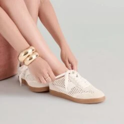 NOTICE SNEAKERS IVORY PERFORATED NUBUCK(Notice Sneakers Ivory Perforated Nubuck) -Dolce Vita Sale Store DOLCEVITA SNEAKERS NOTICE IVORYPERFORATEDNUBUCK ONFOOT 02