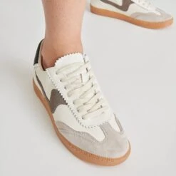NOTICE SNEAKERS WHITE GREY LEATHER(Notice Sneakers White Grey Leather) -Dolce Vita Sale Store DOLCEVITA SNEAKERS NOTICE WHITEGREYLEATHER ONFOOT 2