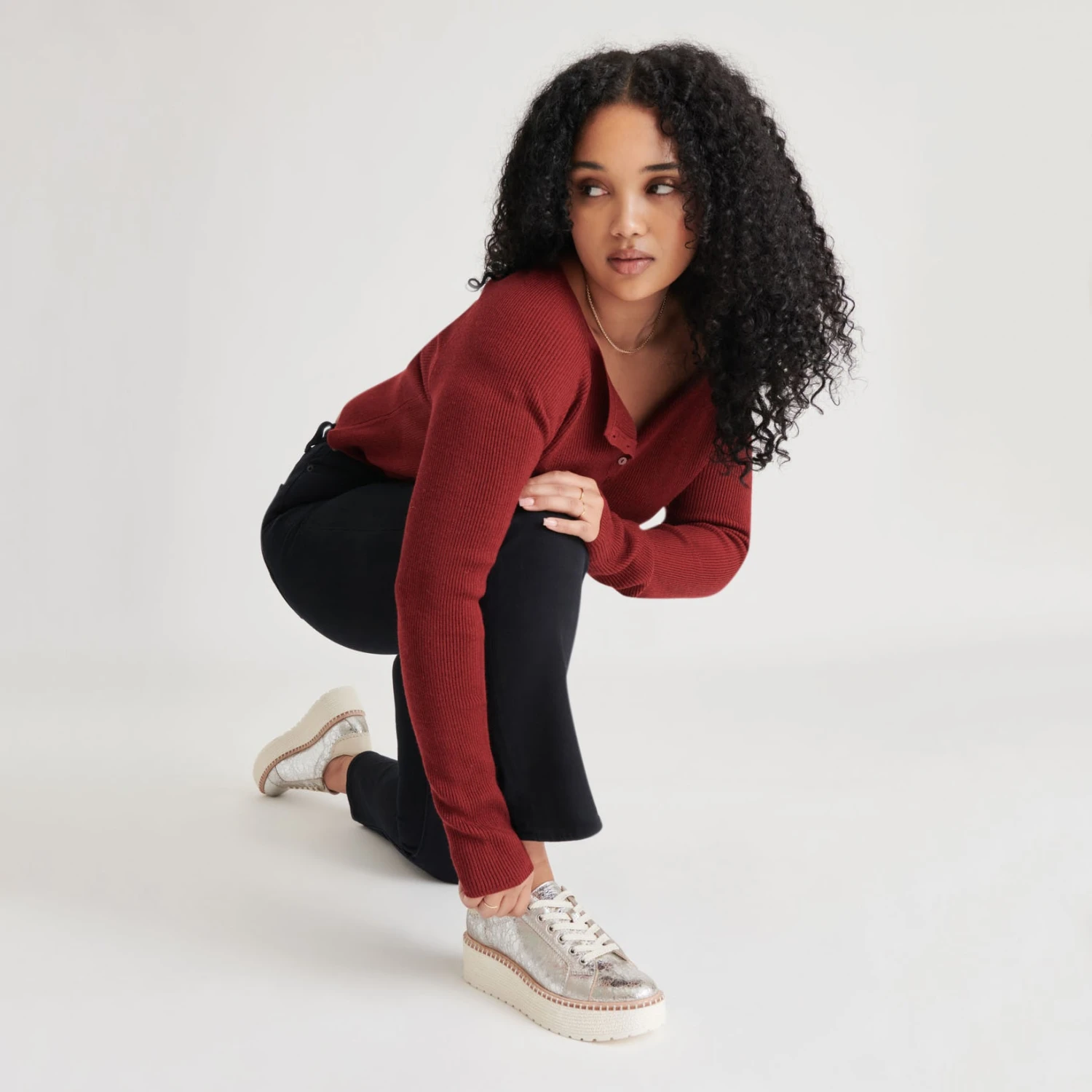 TWAIN SNEAKERS SILVER CRACKLED LEATHER(Twain sneakers silver crackled leather) TWAIN SNEAKERS SILVER CRACKLED LEATHER(Twain Sneakers Silver Crackled Leather) -Dolce Vita Sale Store DOLCEVITA SNEAKERS TWAIN SILVERCRACKLEDLEATHER ONFOOT 01 1