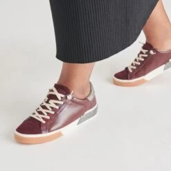 ZINA SNEAKERS BURGUNDY CRINKLE PATENT(Zina Sneakers Burgundy Crinkle Patent) -Dolce Vita Sale Store DOLCEVITA SNEAKERS ZINA BURGUNDYCRINKLEPATENT ONFOOT 01