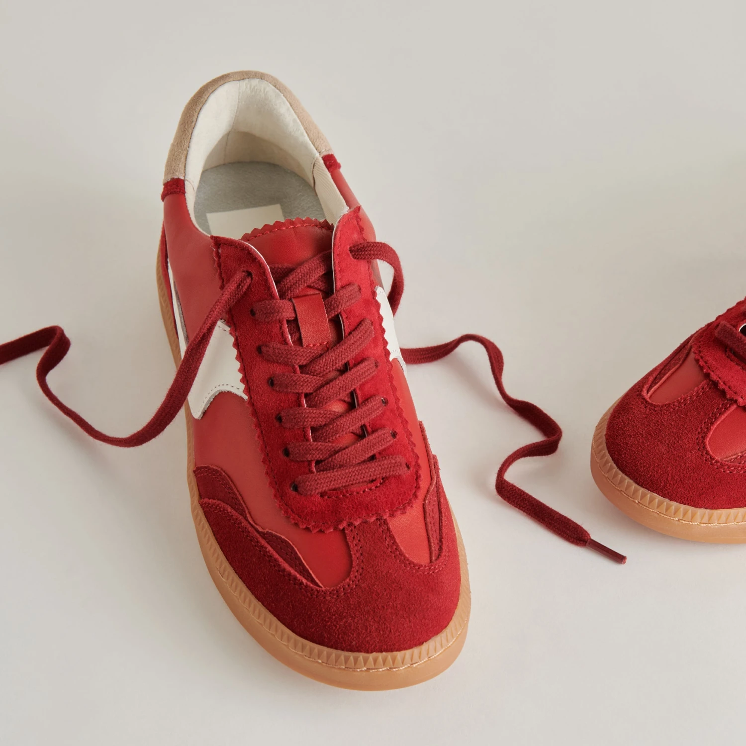 NOTICE SNEAKERS CRIMSON SUEDE(Notice sneakers crimson suede) NOTICE SNEAKERS CRIMSON SUEDE(Notice Sneakers Crimson Suede) -Dolce Vita Sale Store DOLCEVITA SNEAKER NOTICE CRIMSONSUEDE DETAILS 01