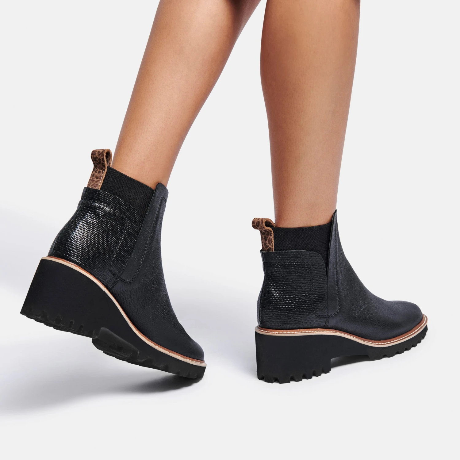 HUEY H2O BOOTS BLACK LEATHER(Huey h2o boots in black leather) HUEY H2O BOOTS BLACK LEATHER(Huey H2o Boots In Black Leather) -Dolce Vita Sale Store HUEY H20 BLACK LEATHER ON FOOT 3