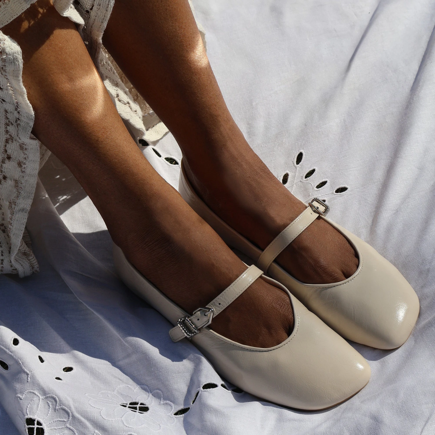 ALIZZA BALLET FLATS CREME CRINKLE PATENT(Alizza ballet flats creme crinkle patent) ALIZZA BALLET FLATS CREME CRINKLE PATENT(Alizza Ballet Flats Creme Crinkle Patent) -Dolce Vita Sale Store Layer 0 a1b9d589 821f 443f bb83 674d05044d56